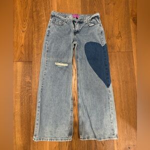 Trendy Women's Wide Leg Jeans with Heart Patch